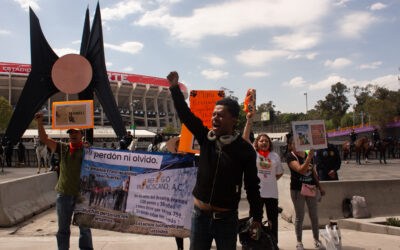 Manifestantes del Refugio Franciscano frente al Estadio Ciudad de México/Foto: Luis Calderón